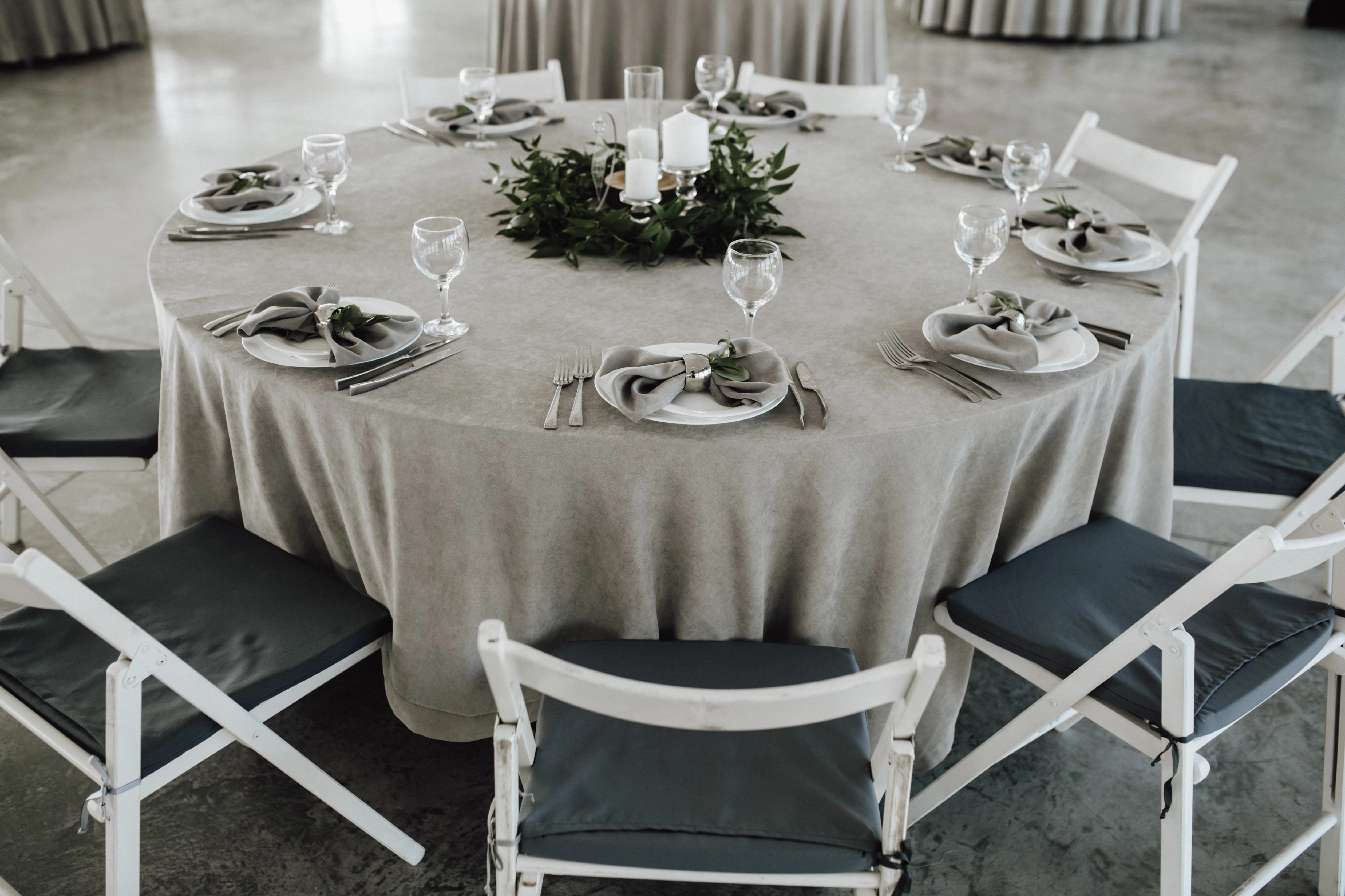 Round banquet tables for events